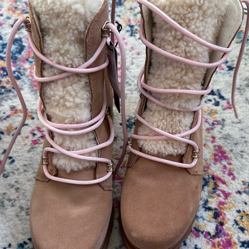 NWT - Sorel Joan of Arctic Wedge III Lace Cozy